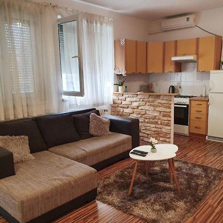Apartment Laura & Lucija Eszék Kültér fotó