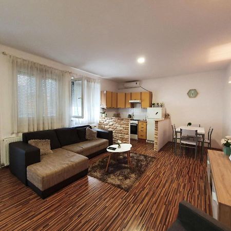 Apartment Laura & Lucija Eszék Kültér fotó